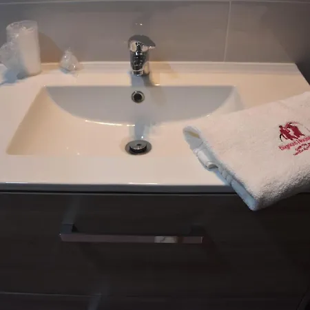 Dignus House ゲストハウス Folhadosa